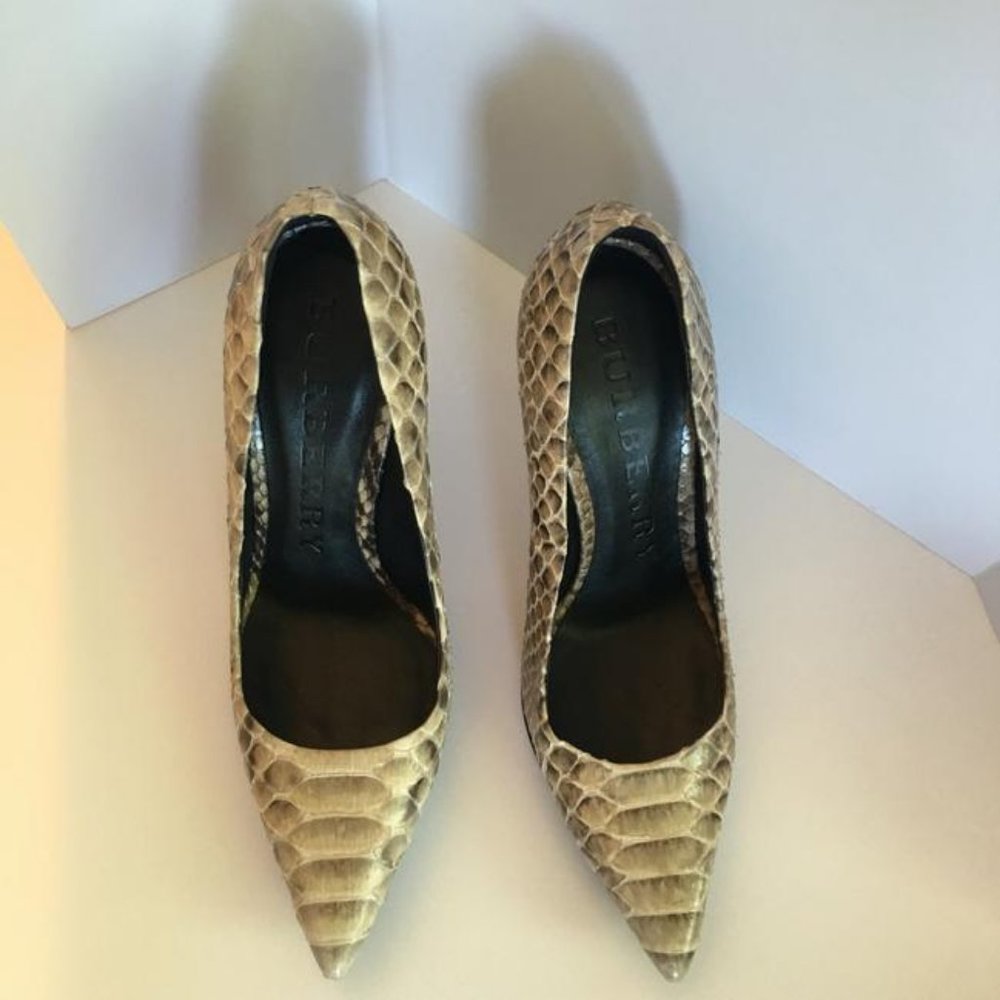 Burberry Unworn Python Snakeskin Stilleto Pumps S… - image 4